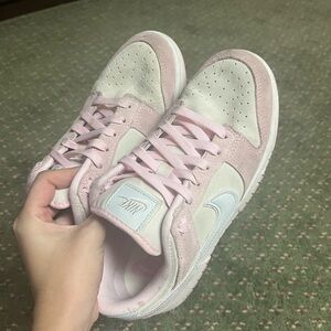 “Pink Foam” dunks